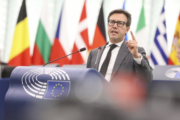 Fotogrāfija 40: EP Plenary session - A revamped long-term budget for the Union in a changing world