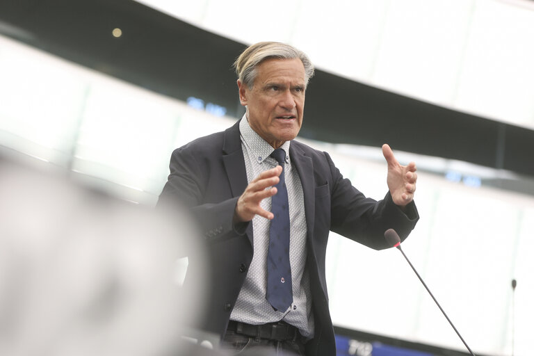 Fotogrāfija 8: EP Plenary session - A revamped long-term budget for the Union in a changing world