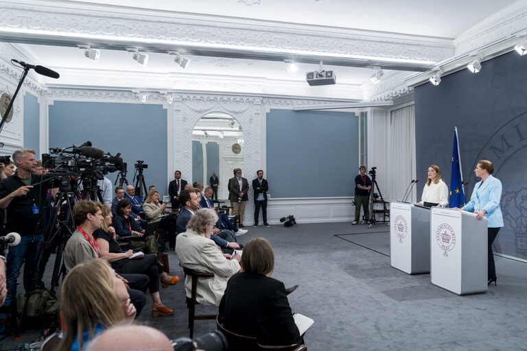 Foto 6: Roberta METSOLA, EP President meets with Mette FREDERIKSEN, Danish Prime Minister