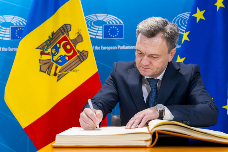 Photo 5: Roberta METSOLA, EP President meets with Dorin RECEAN, Prime Minister of the Republic of Moldova